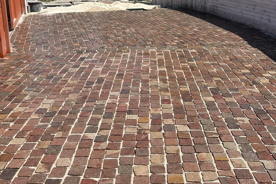 Pavimenti in pietra naturale per interni ed esterni in edilizia