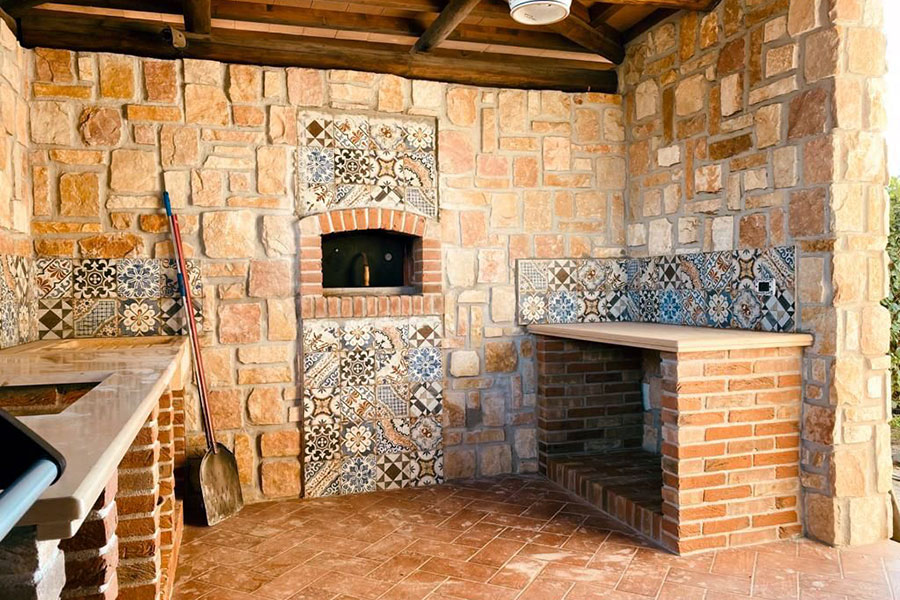 Rivestimento cucina in pietra di Trani Spaccocava - City Stone