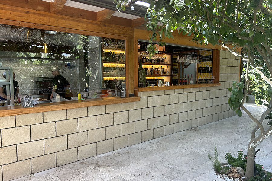 Rivestimento parete esterna in Tufo piallato diamantato