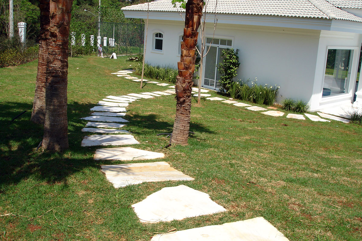 GIARDINO - Dal 1987, City Stone distribuisce pietre naturali italiane ed estere. Ampia scelta, consulenza tecnica e due sedi strategiche per soddisfare ogni esigenza.