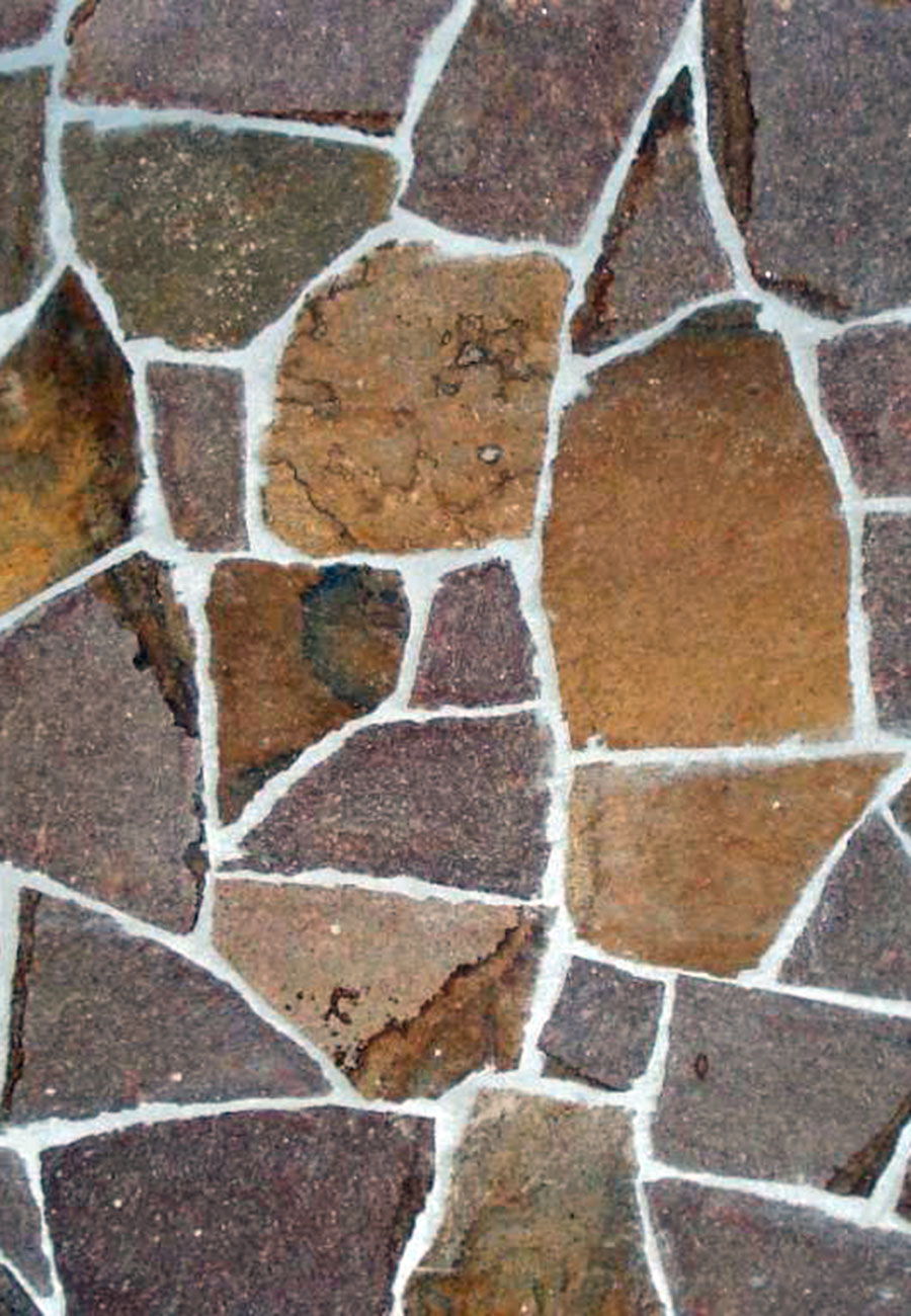 Mosaico in porfido ad opera incerta utilizzato per pavimentazioni esterne.